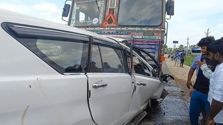  Xe ô tô đối đầu trực diện xe tải, 8 người thương vong