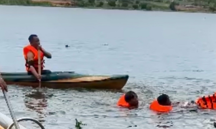 Điều tra vụ xe địa hình rơi xuống hồ Bàu Trắng, 1 du khách tử vong