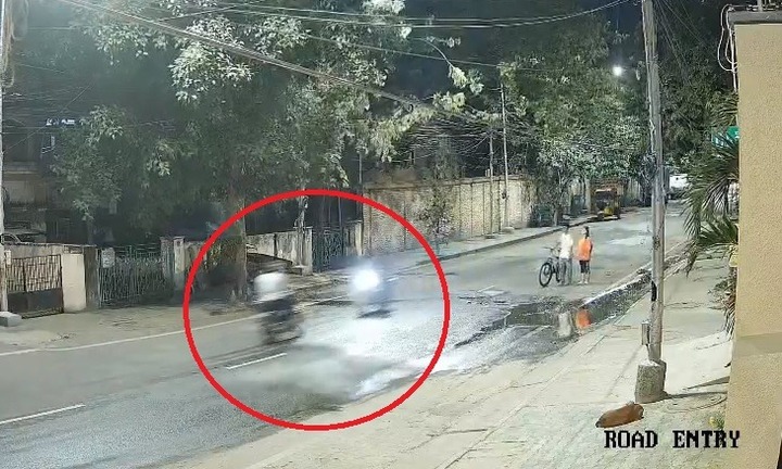 Clip: 2 xe máy đâm trực diện, nam thanh niên văng xuống đường tử vong thương tâm