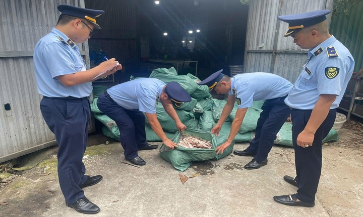 Quảng Ninh: Bắt giữ gần 8 tấn chân gà không rõ nguồn gốc, xuất xứ
