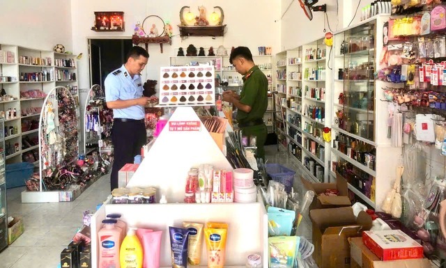 Phát hiện kho chứa 2.000 sản phẩm mỹ phẩm không rõ nguồn gốc ở Cà Mau