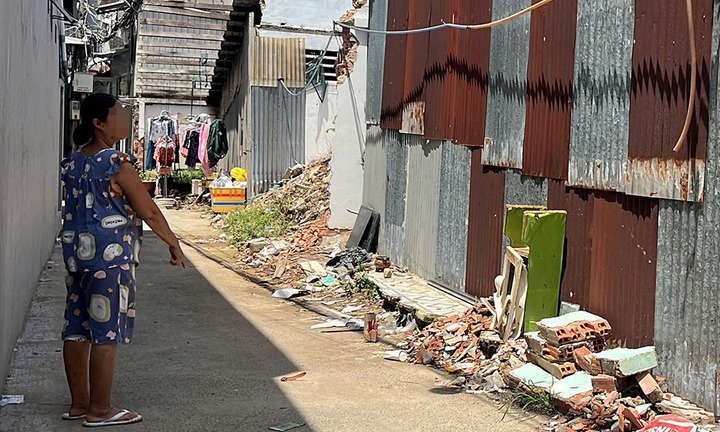 Vụ con trai quấn thi thể mẹ vào chăn bỏ ra đường ở TP.HCM: Thêm thông tin khiến ai cũng xót xa