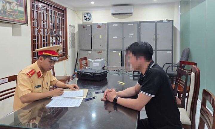 Tài xế ô tô con đi lùi trên cao tốc Hà Nội - Thái Nguyên bị phạt 35 triệu đồng