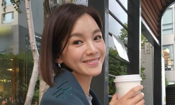 Cưới phải chồng lừa đảo, Á hậu đẹp “nghiêng nước nghiêng thành” lái xe taxi để kiếm sống