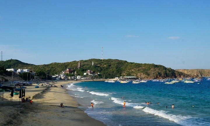 Cứu 3 em nhỏ đuối nước, người đàn ông bị kiệt sức, tử vong thương tâm 