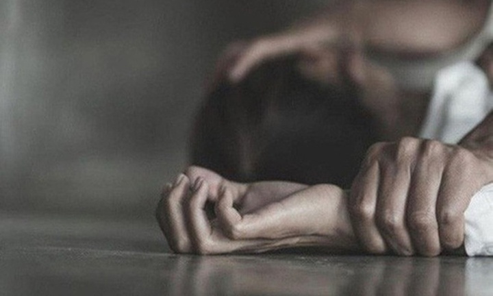 Tạm giữ người đàn ông 43 tuổi nghi giở trò đồi bại với bé gái 9 tuổi