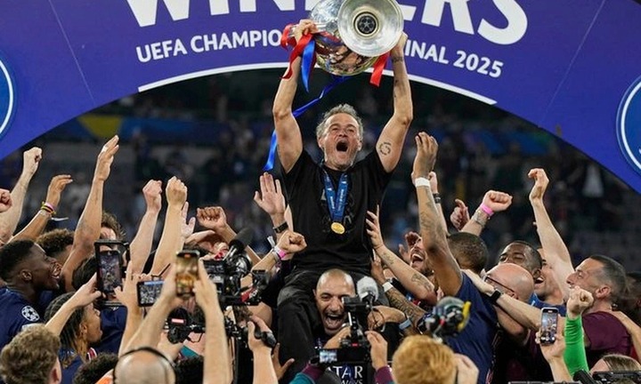 HLV Enrique cùng PSG lập chiến công vang dội, đi vào lịch sử Champions League