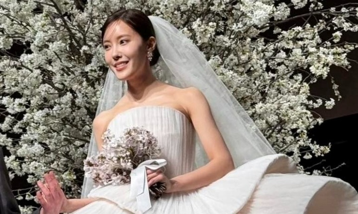 Vừa cưới 2 tháng, nữ ca sĩ đình đám và chồng 