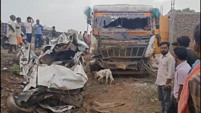 Thương tâm: Xe chở xi măng đè trúng xe chở khách dự tiệc cưới, 9 người trong một gia đình tử vong ở Ấn Độ