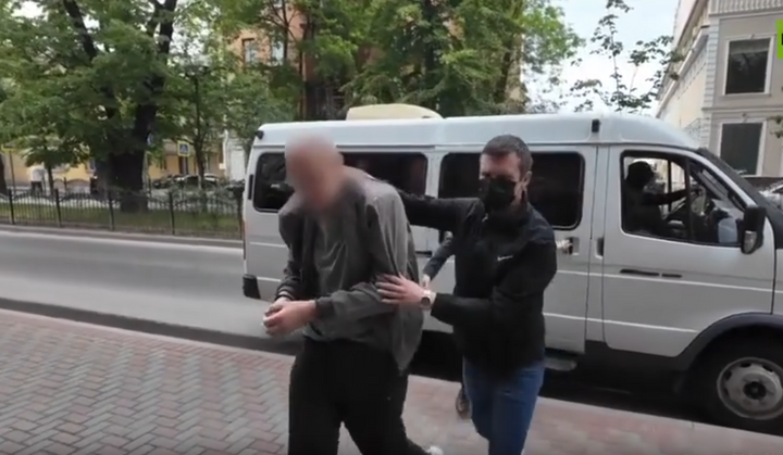 Clip: Cận cảnh bắt giữ nghi phạm chế tạo thiết bị nổ để tấn công khủng bố ở Crimea