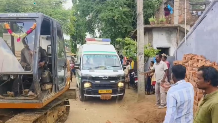 2 công nhân bị ngạt khí độc trong bể phốt, đồng nghiệp và người qua đường lao xuống cứu, cả 4 tử vong