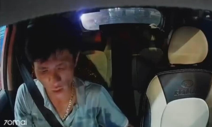 Đình chỉ nhân viên trạm thu phí tát tài xế vì tài khoản thu phí tự động hết tiền