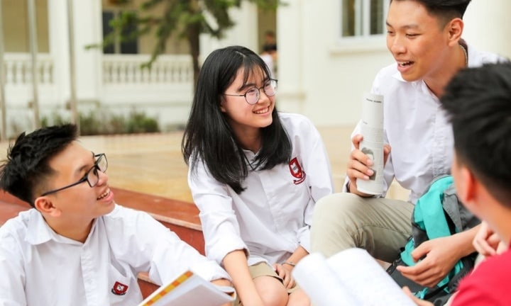 Tuyển sinh vào lớp 10 ở Hà Nội năm 2025: Một trường THPT công bố điểm thi