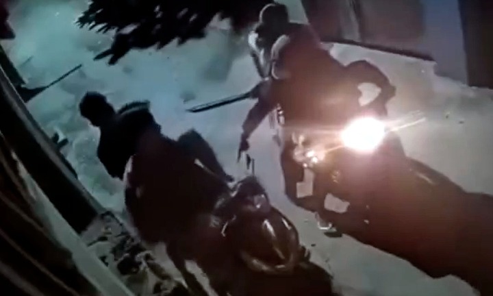 Hà Nội: Hai thanh niên bị nhóm cướp đuổi đến tận cổng nhà và cái kết bất ngờ