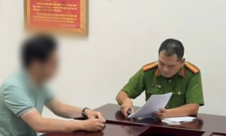 Danh tính người đàn ông 