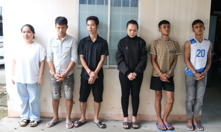 Tin pháp luật nổi bật 24h qua: Bắt quả tang 2 nữ, 4 nam làm 