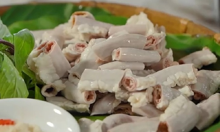 Cụ bà 73 tuổi bán lòng lợn ở Hà Nội mắc liên cầu khuẩn