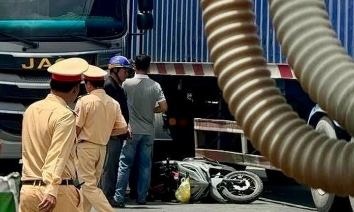 Hiện trường vụ tai nạn giao thông ở TP.HCM, 2 mẹ con tử vong thương tâm