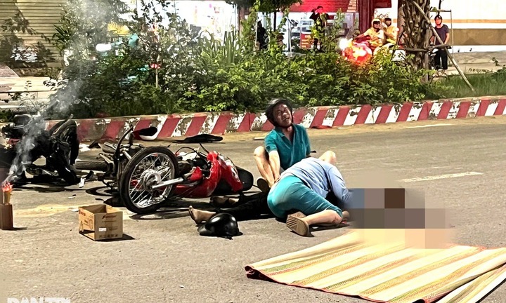Tai nạn giao thông ở Bình Dương, nam sinh tử vong: Xót xa cảnh cha mẹ ôm thi thể con trai gào khóc thảm thiết