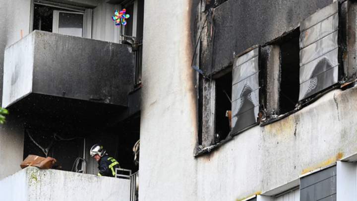 Hỏa hoạn kinh hoàng tại chung cư 10 tầng do xe điện, 30 người thương vong tại Pháp