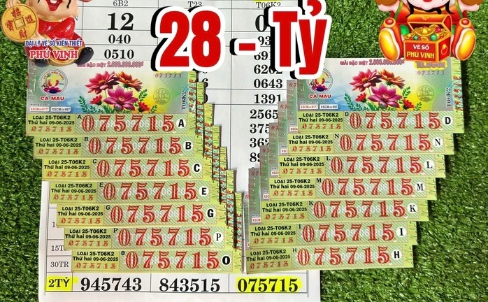 Công nhân xây dựng mua vé số sau khi lĩnh lương, trúng 14 tờ giải độc đắc