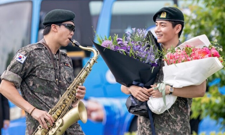 Thành viên V và RM của nhóm nhạc BTS xuất ngũ, kế hoạch sắp tới được hé lộ?