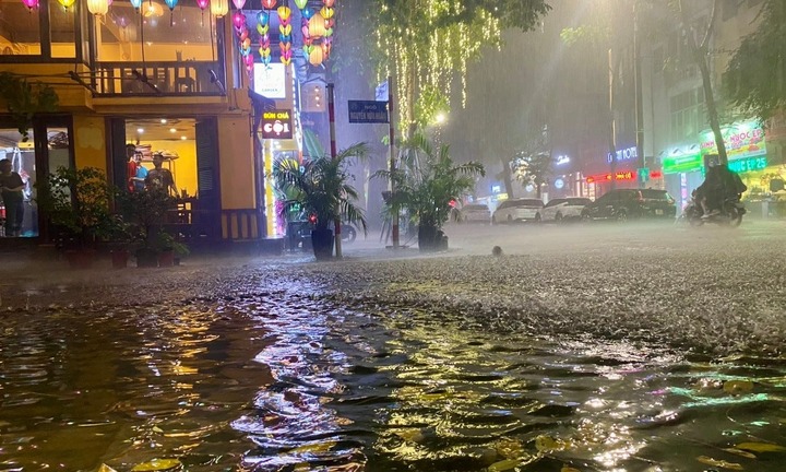 Cảnh báo mưa lớn cục bộ trên phạm vi khu vực nội thành Hà Nội