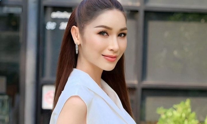 Hoa hậu từng ngã lăn ra đất, đấm liên tục xuống sàn khi đăng quang, hiện ra sao?