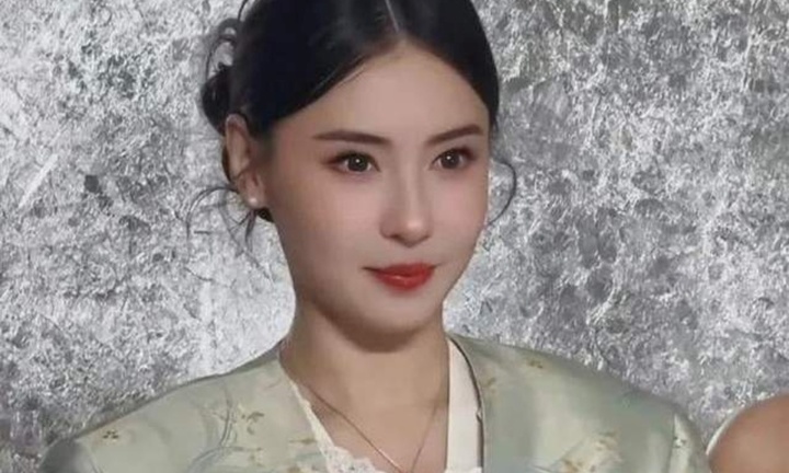 “Ngọc nữ” Trương Bá Chi trẻ trung khác lạ ở tuổi 45, bị nghi can thiệp thẩm mỹ