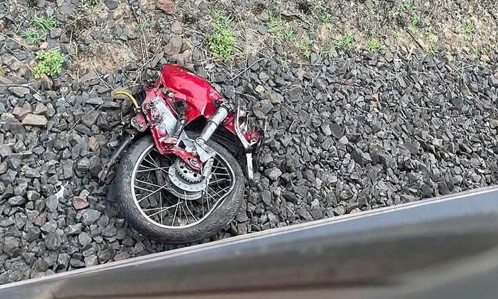 Vụ 2 vợ chồng bị tàu hỏa tông tử vong ở Phú Yên: Hiện trường đau lòng