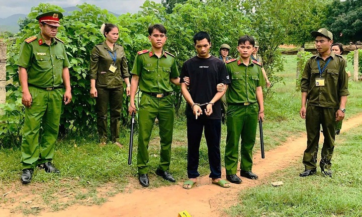 Con rể nổ nhiều phát súng vào nhà cha vợ, cướp xe máy bỏ trốn