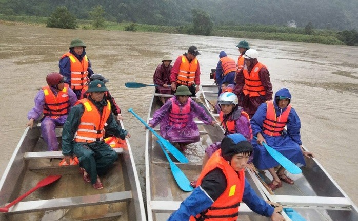 Thương tâm: 2 chị em đi soi ếch trong đêm, bị lũ cuốn mất tích
