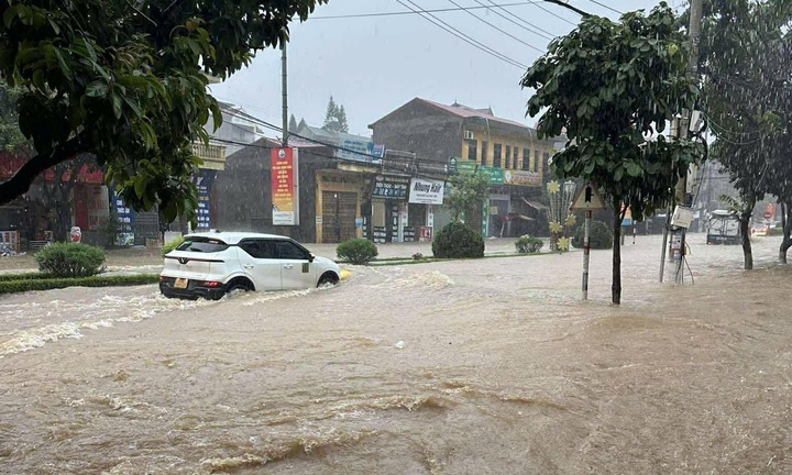 Clip: TP.Lạng Sơn chìm trong 