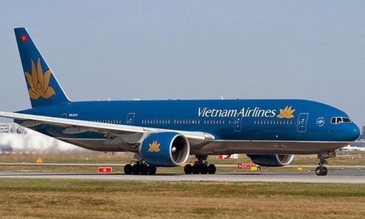 Máy bay hạ cánh khẩn để cấp cứu nữ hành khách 