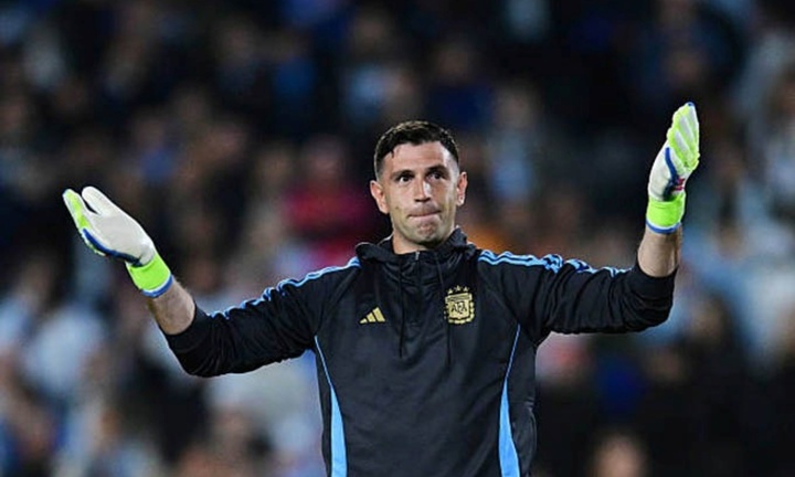 MU nhận tin vui từ Emiliano Martinez