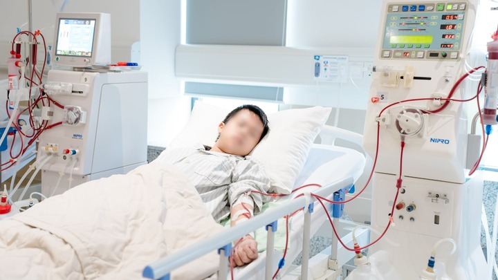 Uống nước ngọt mỗi ngày, thiếu niên 17 tuổi phải lọc máu định kỳ hàng tuần