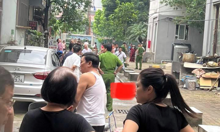 Hà Nội: Bàng hoàng phát hiện người đàn ông tử vong trên nền đất sau tiếng động lớn