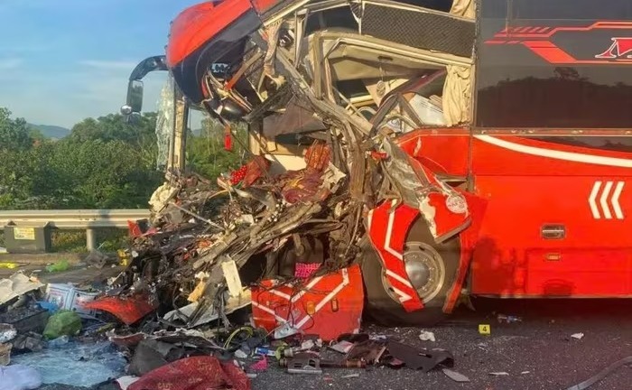 Clip: Thương tâm chứng kiến hiện trường vụ tai nạn trên cao tốc Đà Nẵng - Quảng Ngãi, 2 người thiệt mạng