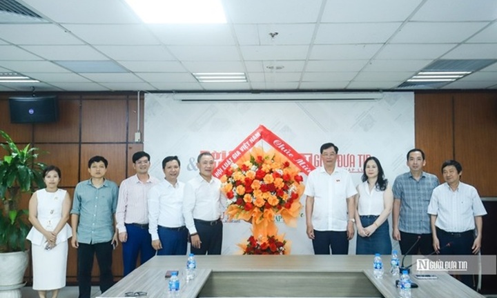 Lãnh đạo Hội Luật gia Việt Nam thăm, chúc mừng Tạp chí ĐS&PL nhân ngày Báo chí Cách mạng Việt Nam