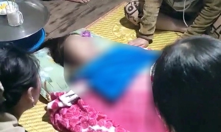 Thương tâm: Dông nổi trên biển, lật vỏ lãi khiến 2 vợ chồng nghèo ở Cà Mau tử vong