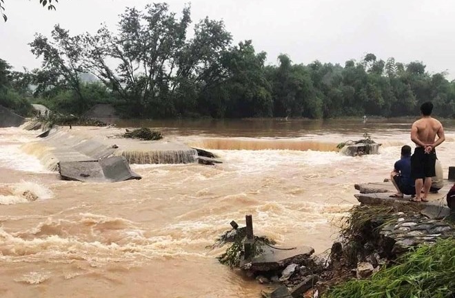 Thái Nguyên: Lũ trên sông Công dâng cao, cầu ngầm tràn 30m bị cuốn trôi 