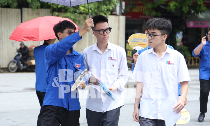 Bộ Y tế yêu cầu đảm bảo xe cấp cứu thường trực bên ngoài các điểm thi THPT 2025