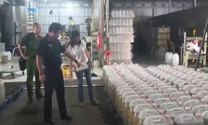 Cận cảnh kho xưởng trong đường dây hơn 1.000 tấn