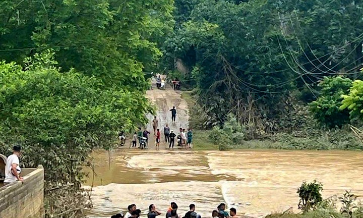 Thương tâm: 2 bố con bị nước cuốn mất tích ở Lạng Sơn