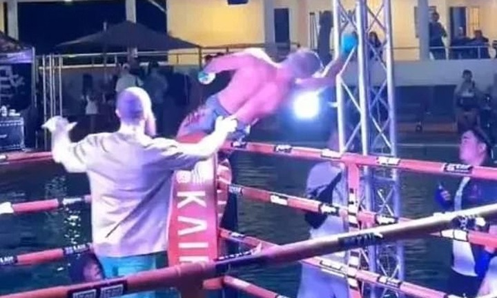 Clip: Nam võ sĩ bất ngờ bị điện giật, đổ gục xuống sàn trong khoảnh khắc ăn mừng chiến thắng