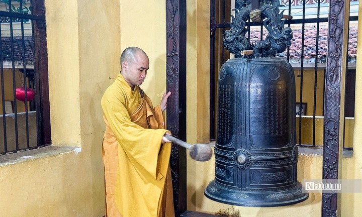 Cử ba hồi chuông trong ngày đầu vận hành chính quyền 2 cấp