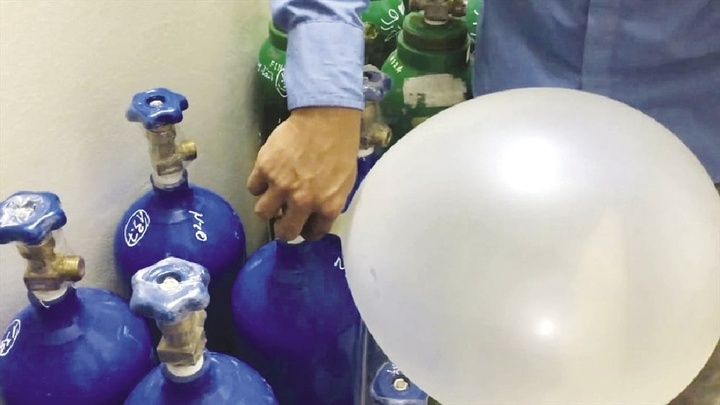 Người đàn ông nước ngoài bất tỉnh giữa trung tâm TP.HCM sau khi hút bóng cười