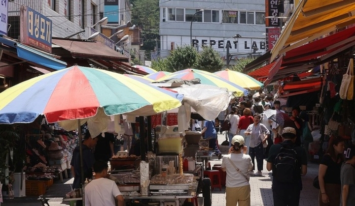 Lý do Hàn Quốc chuẩn bị phát tiền mặt cho toàn bộ công dân 