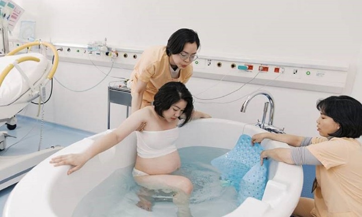Chuyển dạ dưới nước tại FV: Khi mẹ bầu tự tin ‘vượt cạn’, nhẹ nhàng ‘vượt đau’