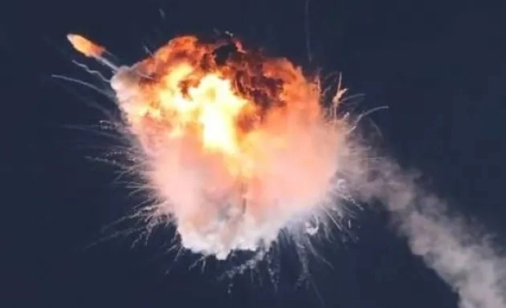 Thủ đô Moscow tiếp tục bị tấn công, Nga hủy gần 300 chuyến bay vì UAV Ukraine